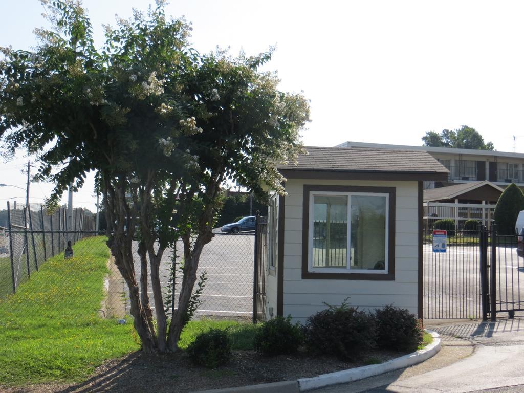 Budgetel Inn And Suites Lodge West 외부 사진