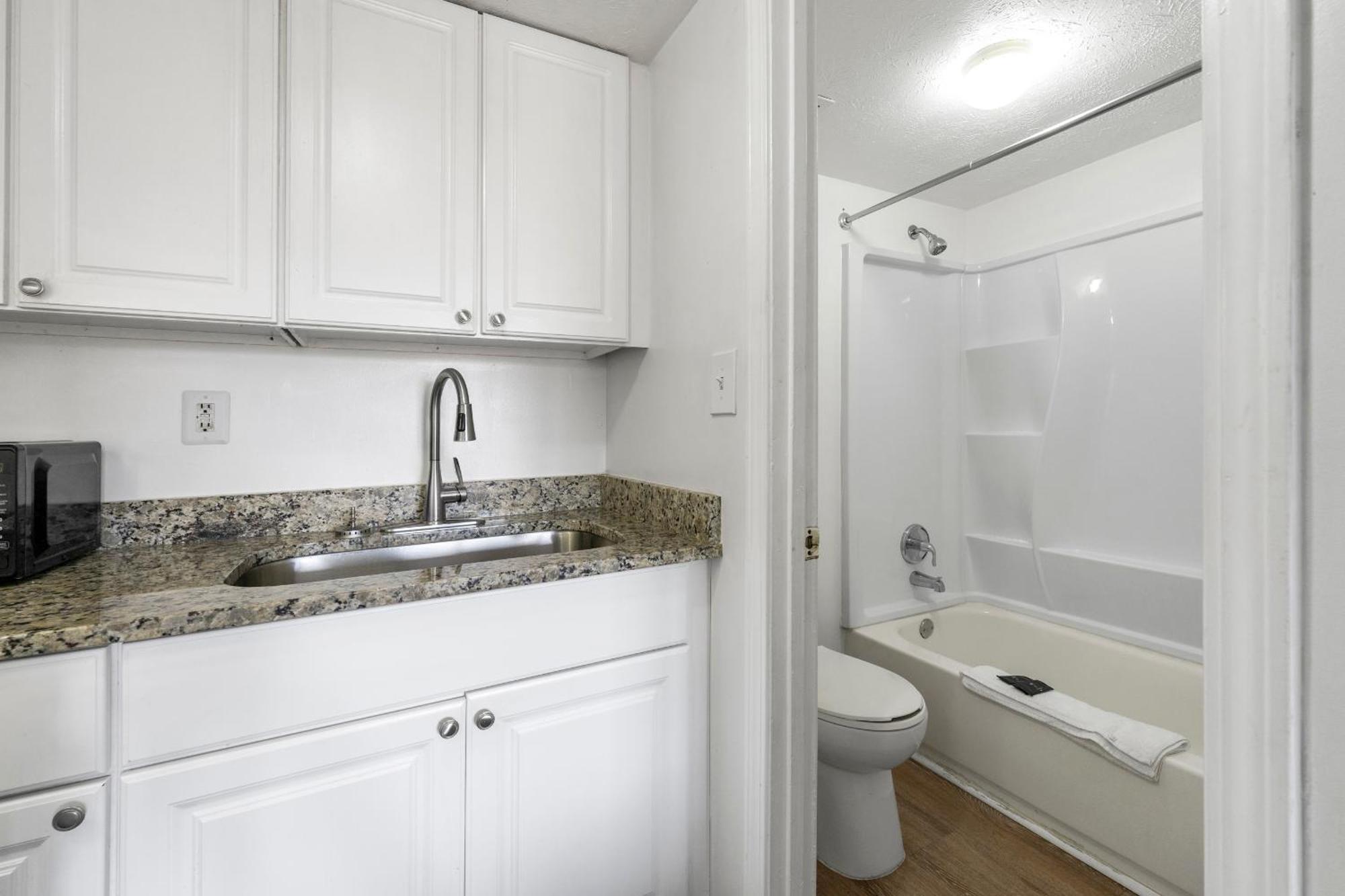 Budgetel Inn And Suites Lodge West 외부 사진