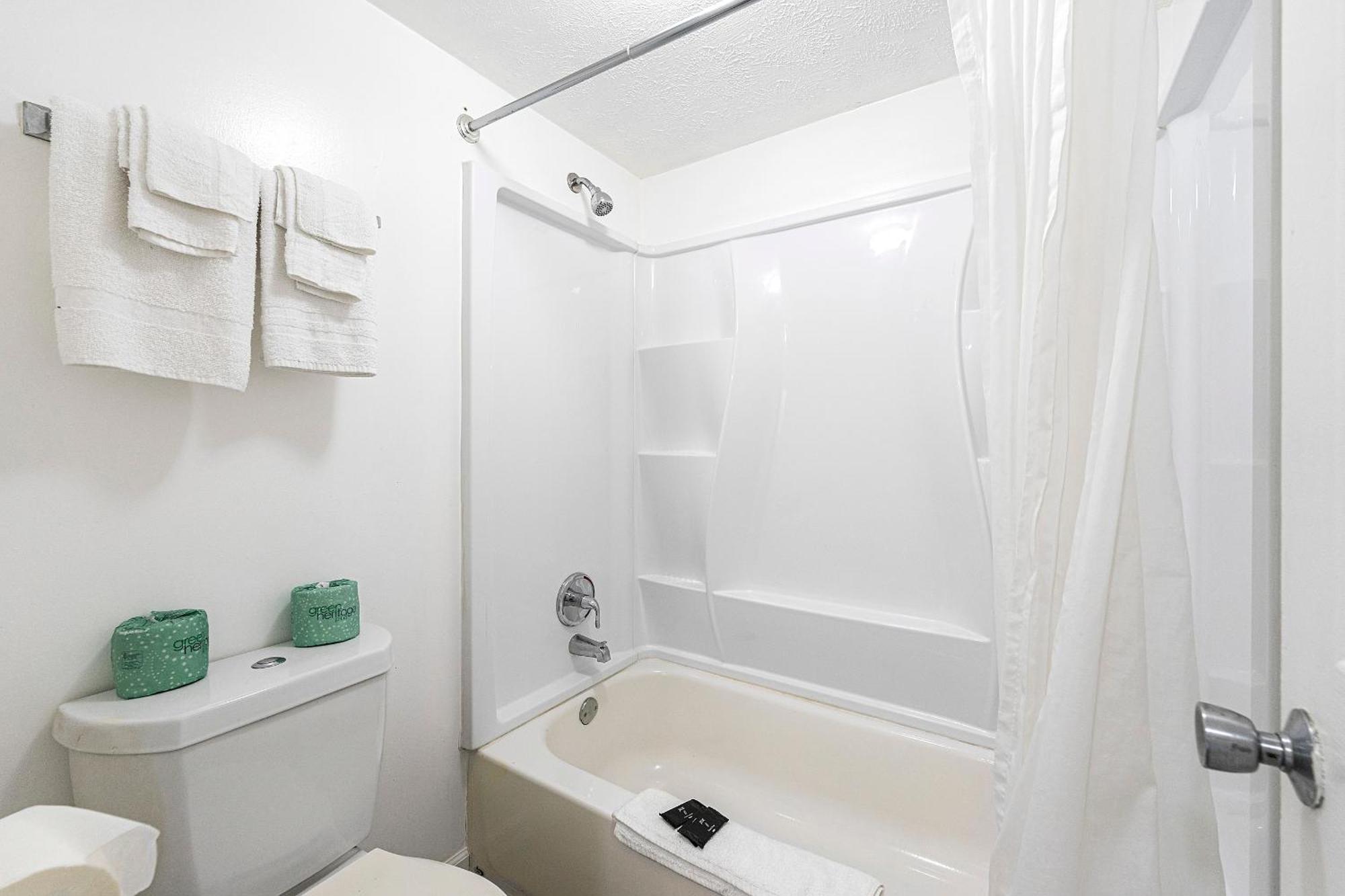 Budgetel Inn And Suites Lodge West 외부 사진