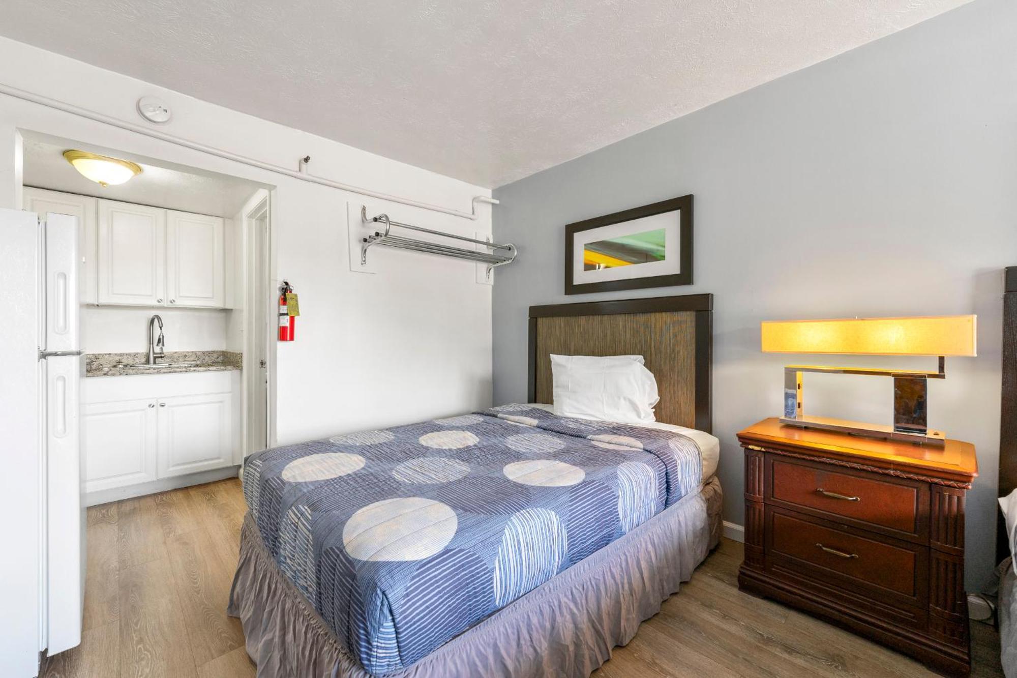 Budgetel Inn And Suites Lodge West 외부 사진