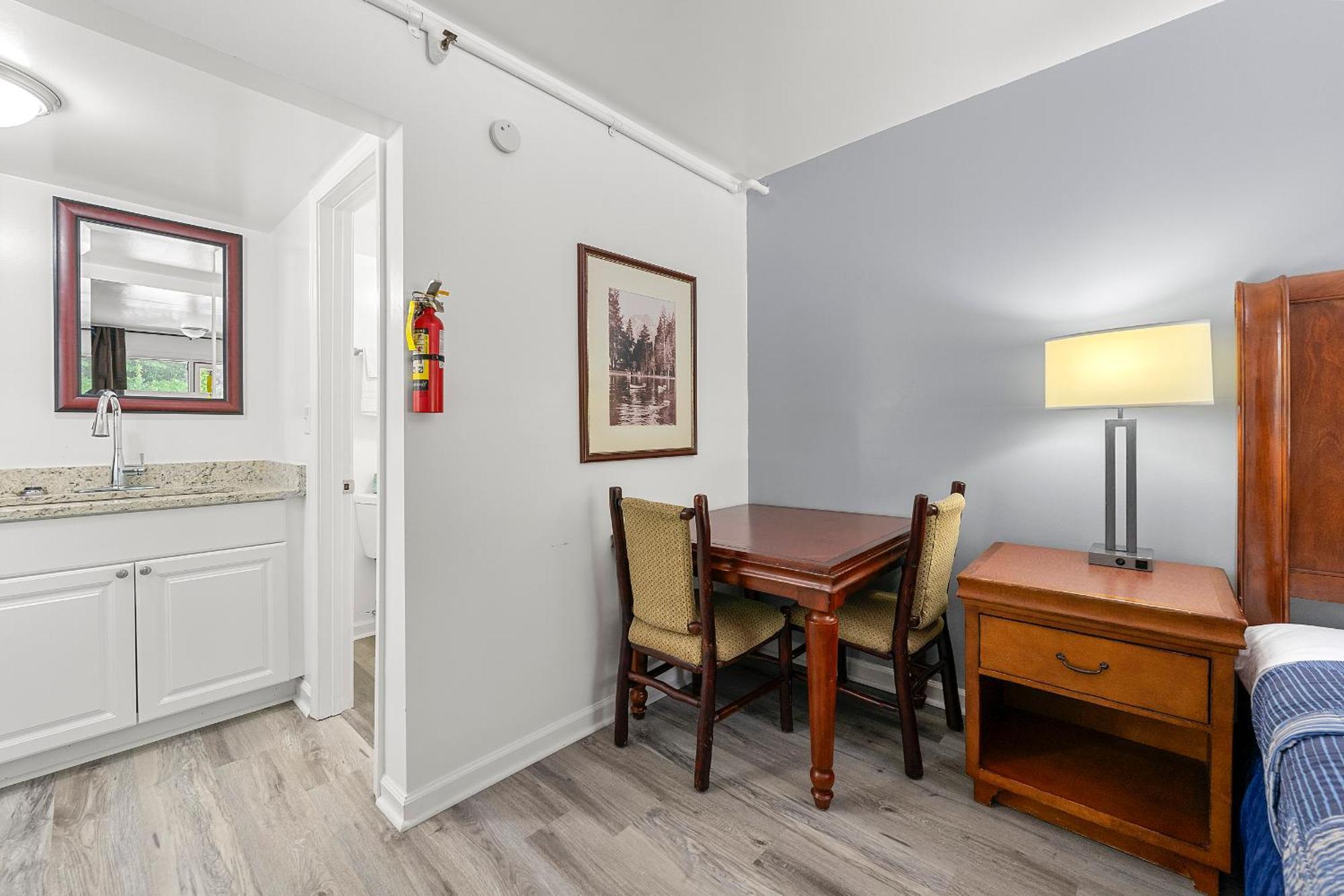 Budgetel Inn And Suites Lodge West 외부 사진
