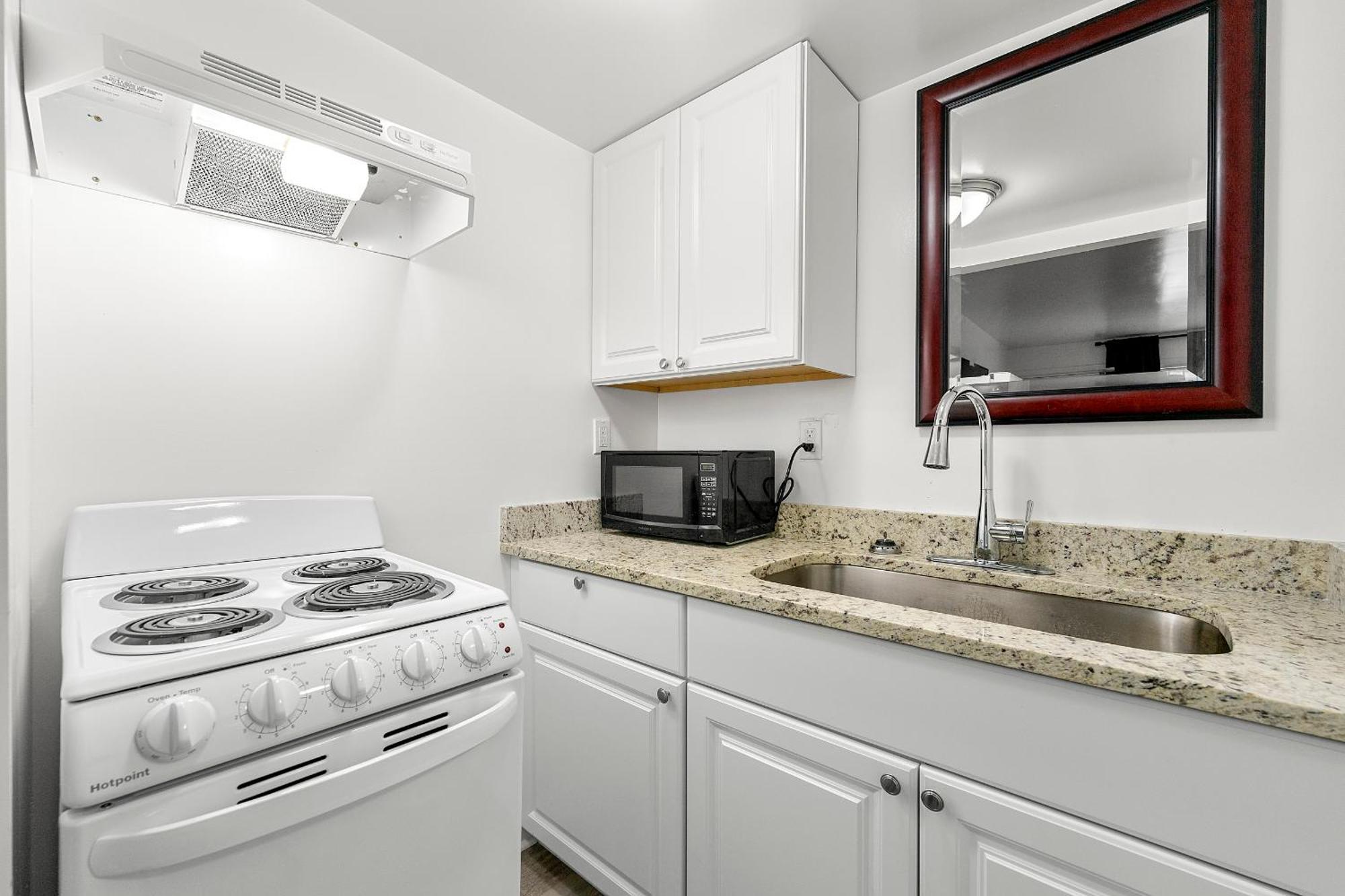 Budgetel Inn And Suites Lodge West 외부 사진