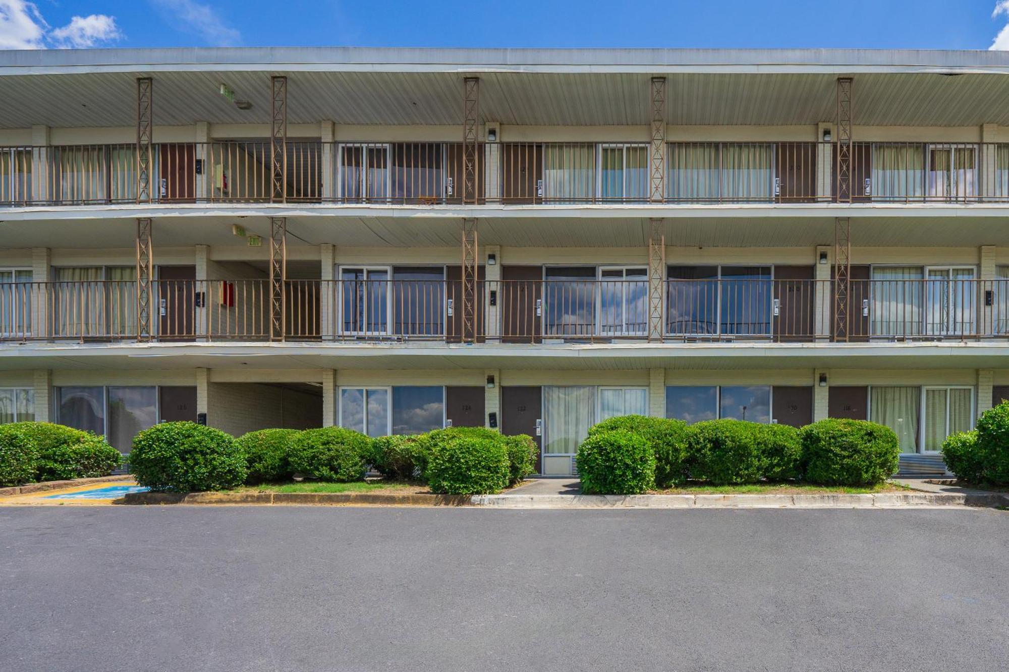 Budgetel Inn And Suites Lodge West 외부 사진