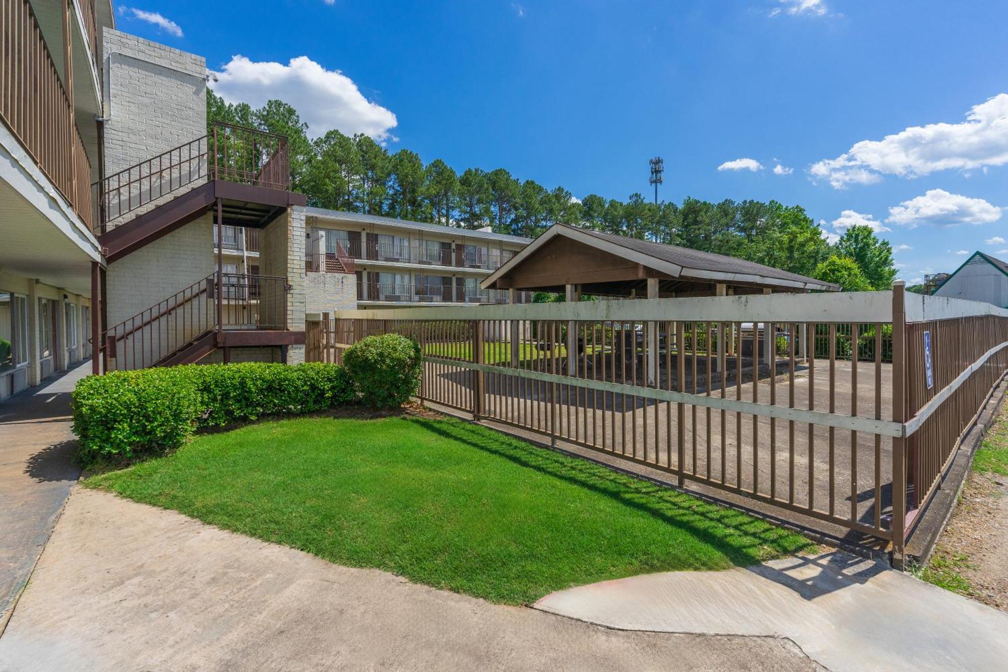Budgetel Inn And Suites Lodge West 외부 사진