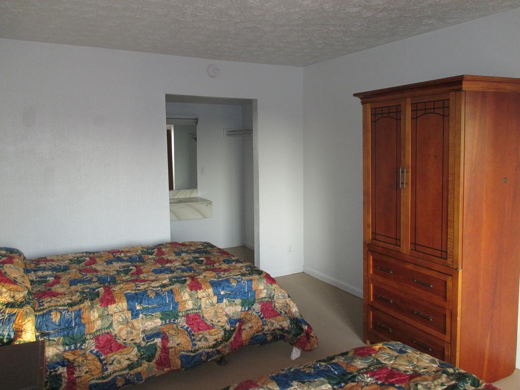 Budgetel Inn And Suites Lodge West 객실 사진