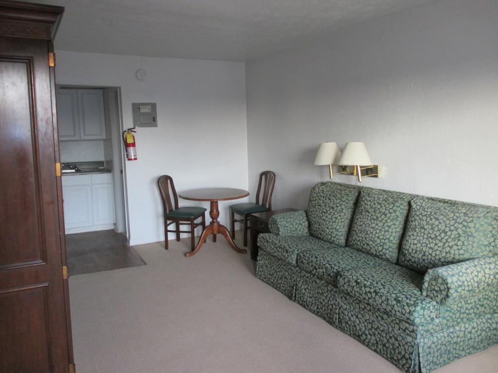 Budgetel Inn And Suites Lodge West 객실 사진