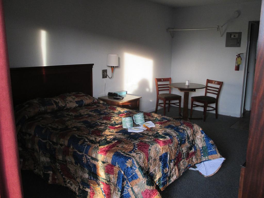 Budgetel Inn And Suites Lodge West 객실 사진