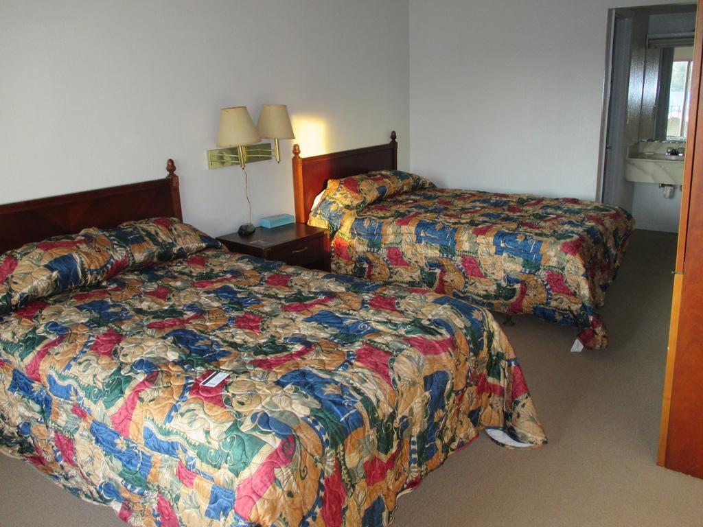 Budgetel Inn And Suites Lodge West 객실 사진