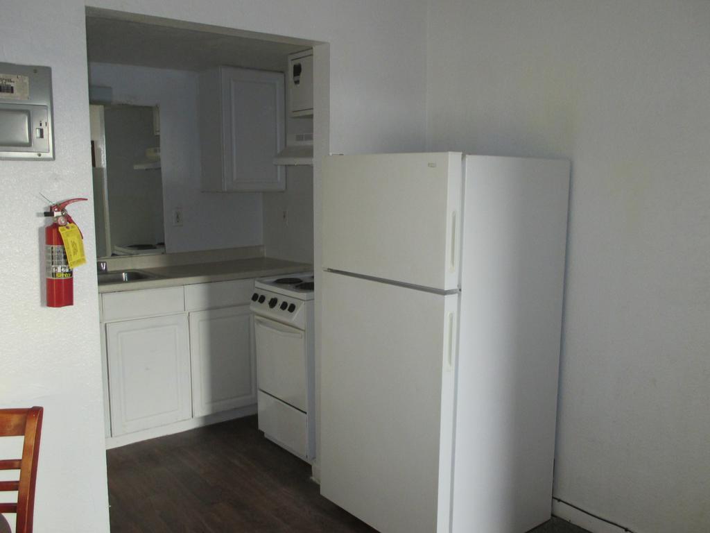 Budgetel Inn And Suites Lodge West 객실 사진
