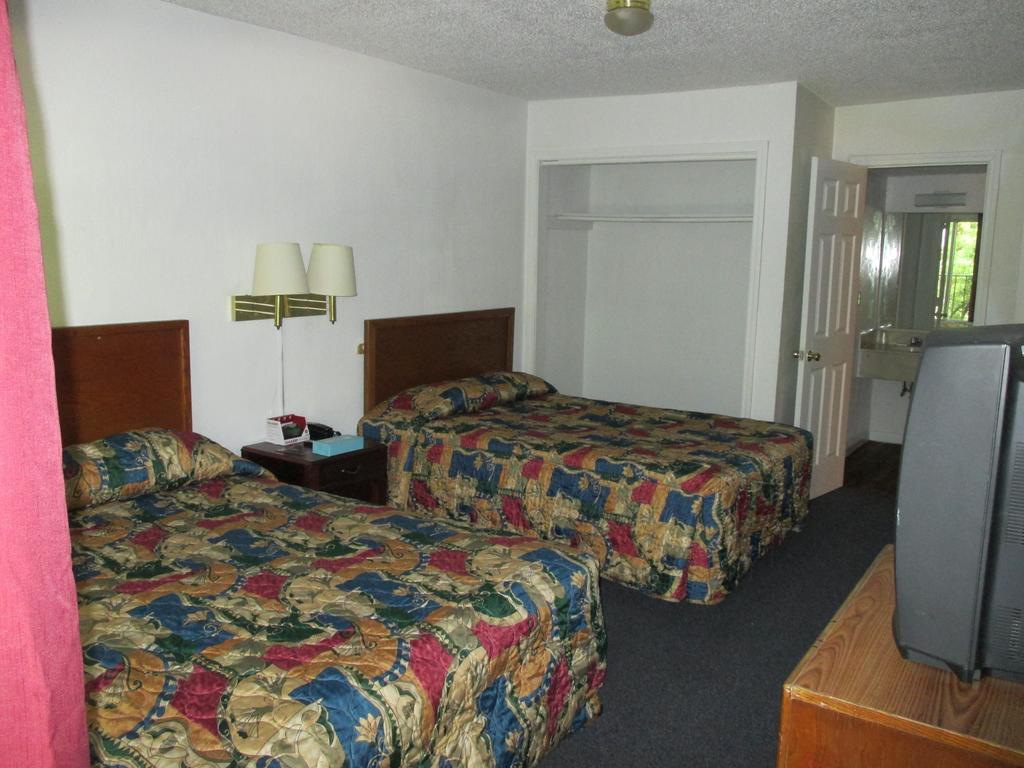 Budgetel Inn And Suites Lodge West 객실 사진